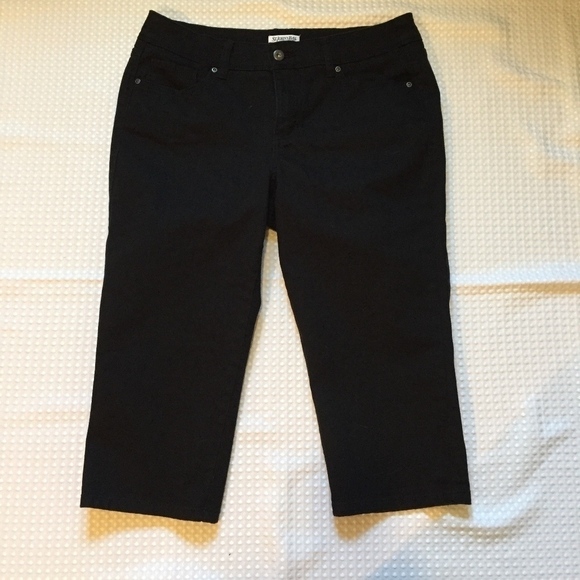 St John's Bay Size 12 Petite Black Denim Capris - Picture 1 of 7